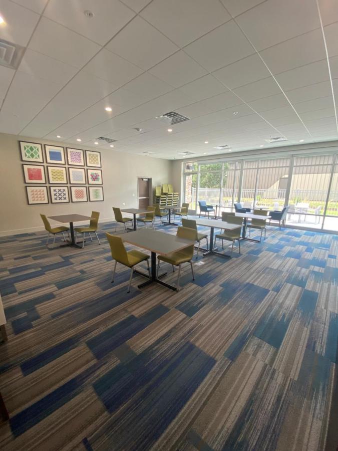 Holiday Inn Express & Suites - Madison West - Middleton By Ihg Ngoại thất bức ảnh