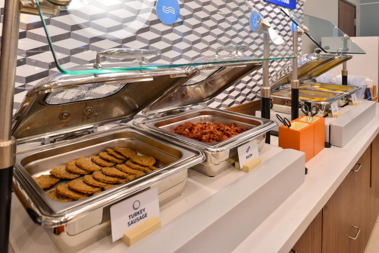 Holiday Inn Express & Suites - Madison West - Middleton By Ihg Ngoại thất bức ảnh