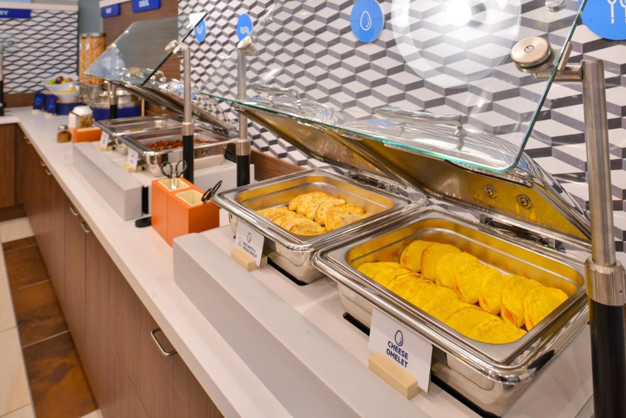 Holiday Inn Express & Suites - Madison West - Middleton By Ihg Ngoại thất bức ảnh