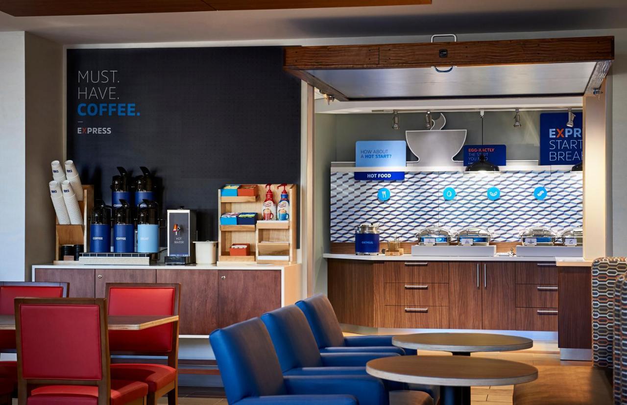 Holiday Inn Express & Suites - Madison West - Middleton By Ihg Ngoại thất bức ảnh