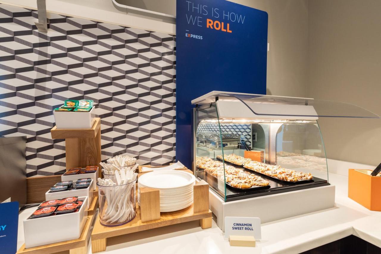 Holiday Inn Express & Suites - Madison West - Middleton By Ihg Ngoại thất bức ảnh