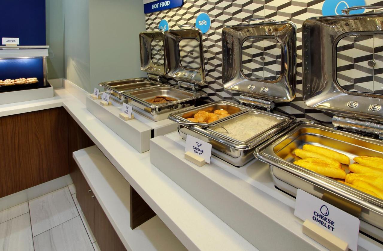 Holiday Inn Express & Suites - Madison West - Middleton By Ihg Ngoại thất bức ảnh
