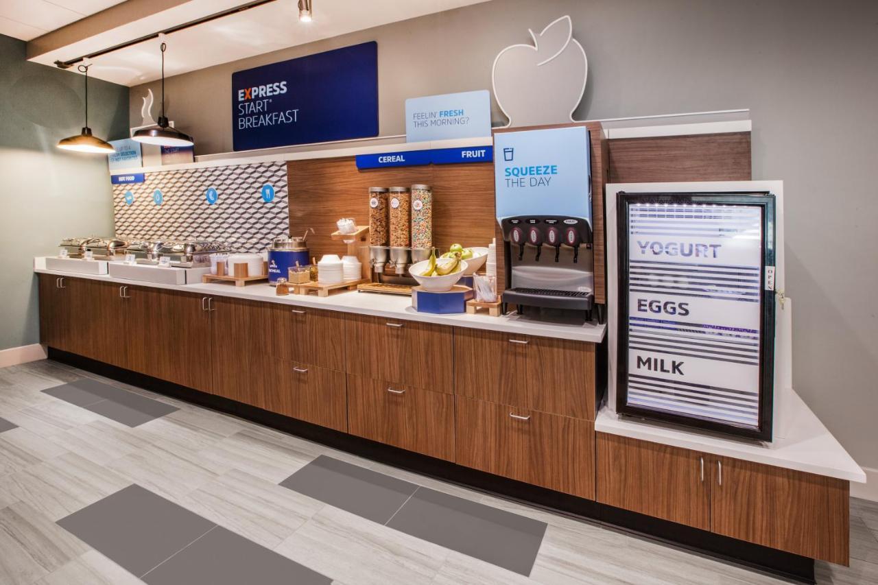 Holiday Inn Express & Suites - Madison West - Middleton By Ihg Ngoại thất bức ảnh