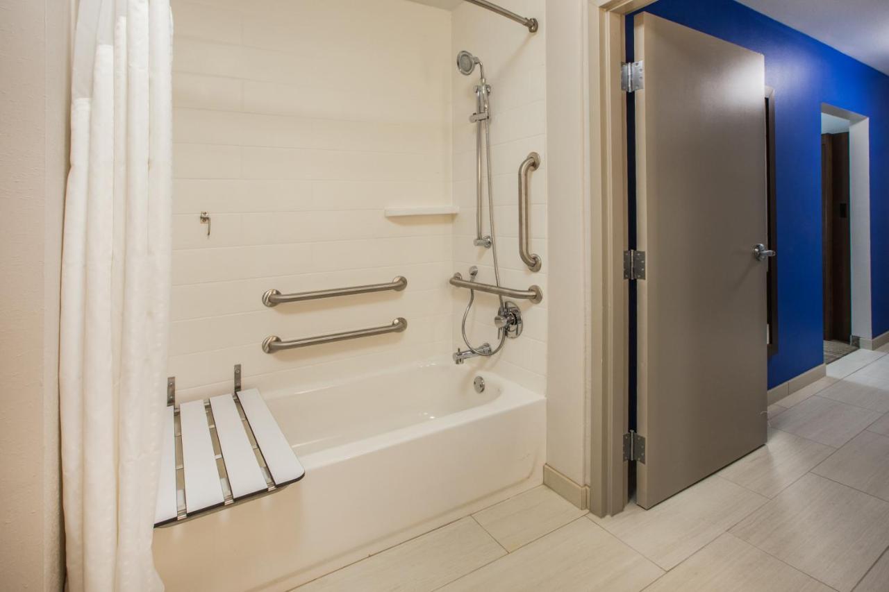 Holiday Inn Express & Suites - Madison West - Middleton By Ihg Ngoại thất bức ảnh