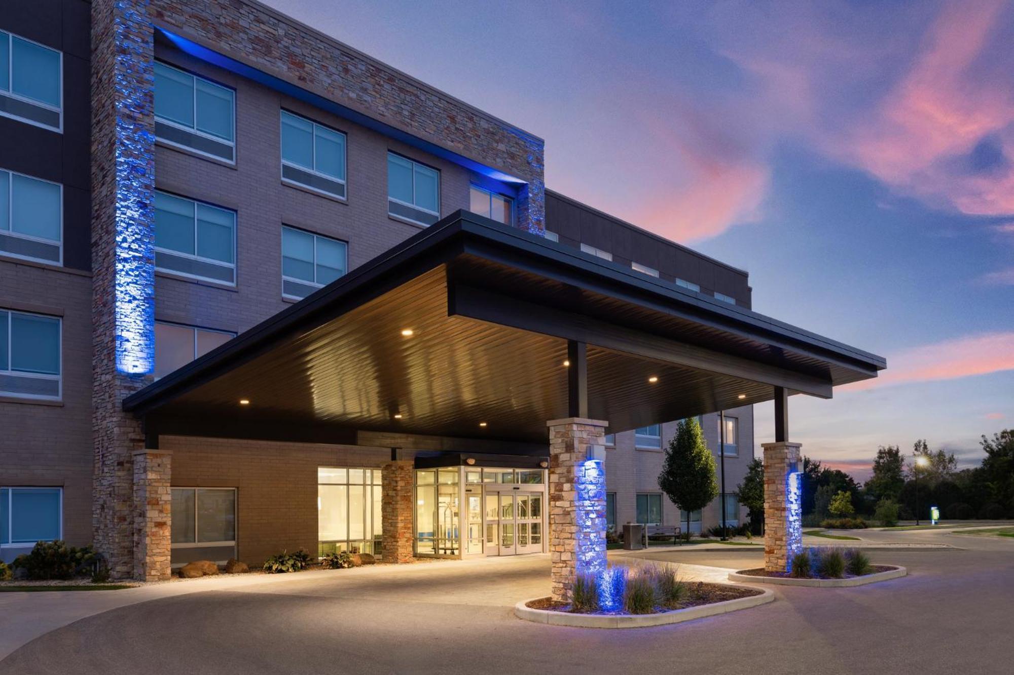 Holiday Inn Express & Suites - Madison West - Middleton By Ihg Ngoại thất bức ảnh