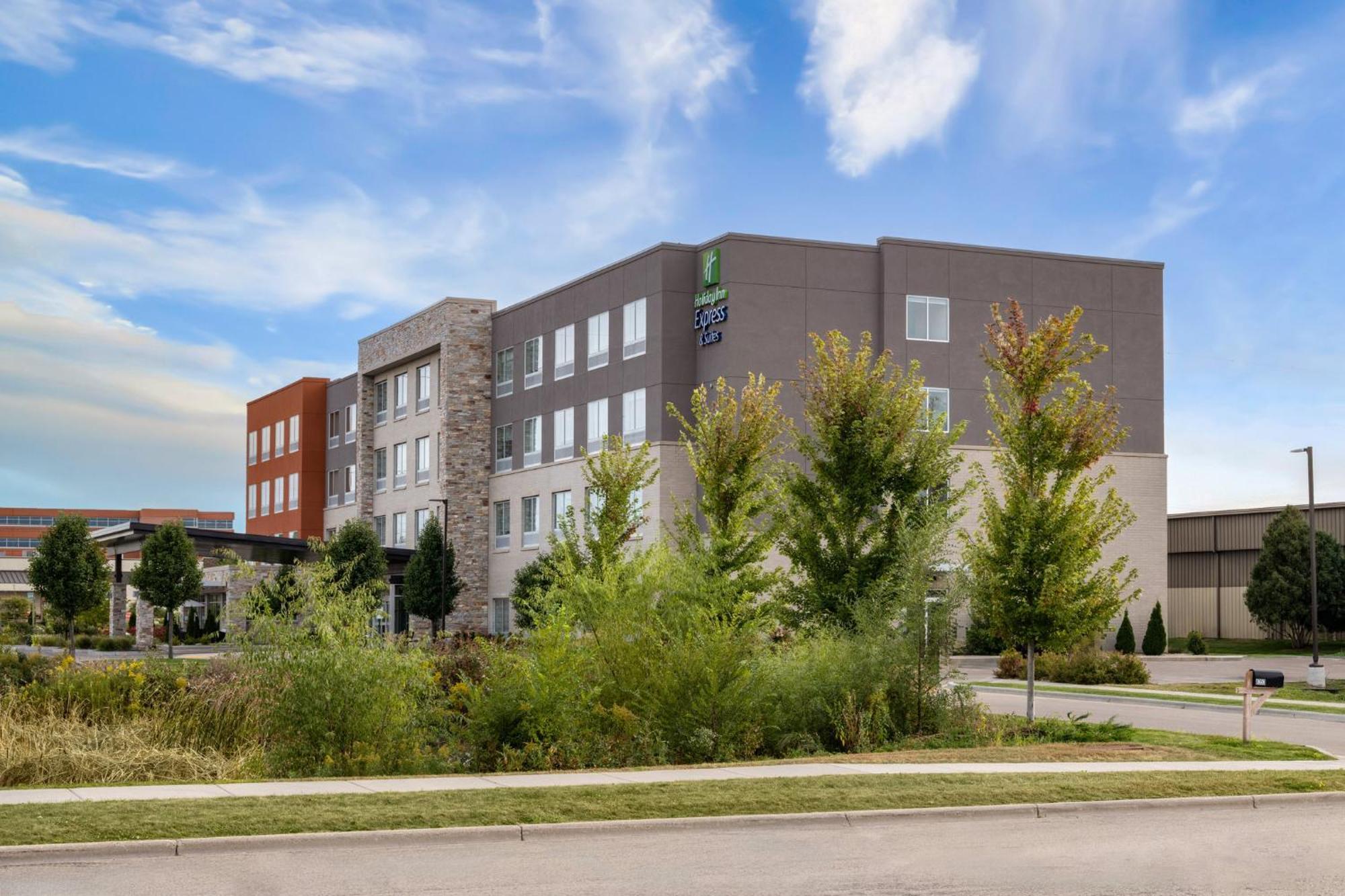 Holiday Inn Express & Suites - Madison West - Middleton By Ihg Ngoại thất bức ảnh